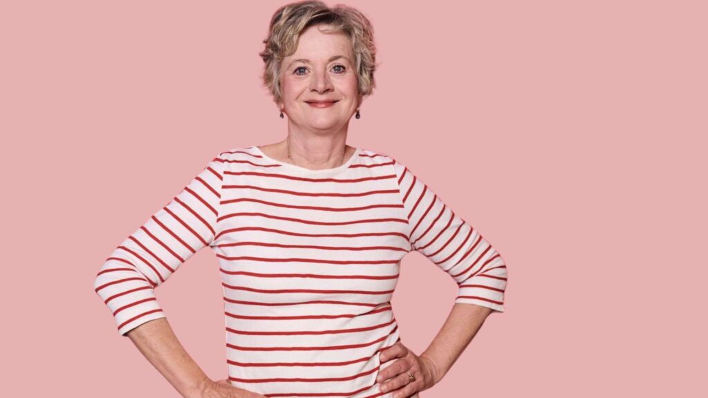Astrid Zand hat die Hände in die Hüften gestützt